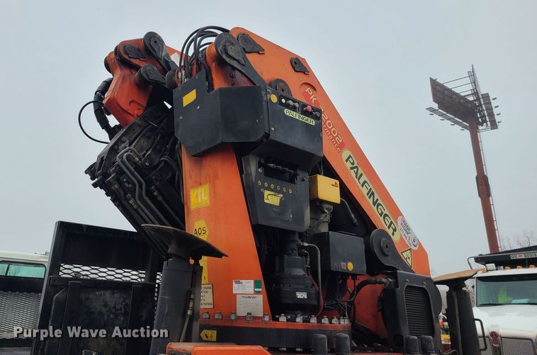 image for item LH9960 2014 Western Star 4700SB  crane truck