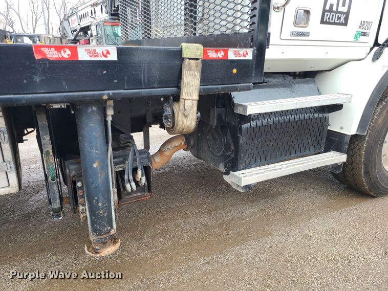 image for item LH9960 2014 Western Star 4700SB  crane truck