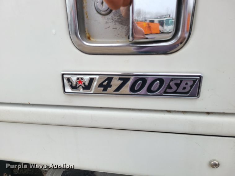 image for item LH9960 2014 Western Star 4700SB  crane truck