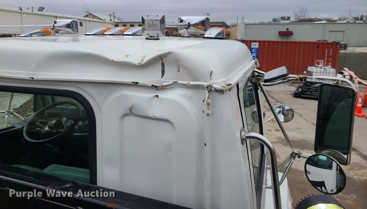 image for item LH9960 2014 Western Star 4700SB  crane truck