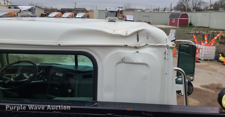 image for item LH9960 2014 Western Star 4700SB  crane truck