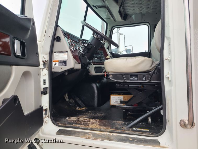 image for item LH9960 2014 Western Star 4700SB  crane truck