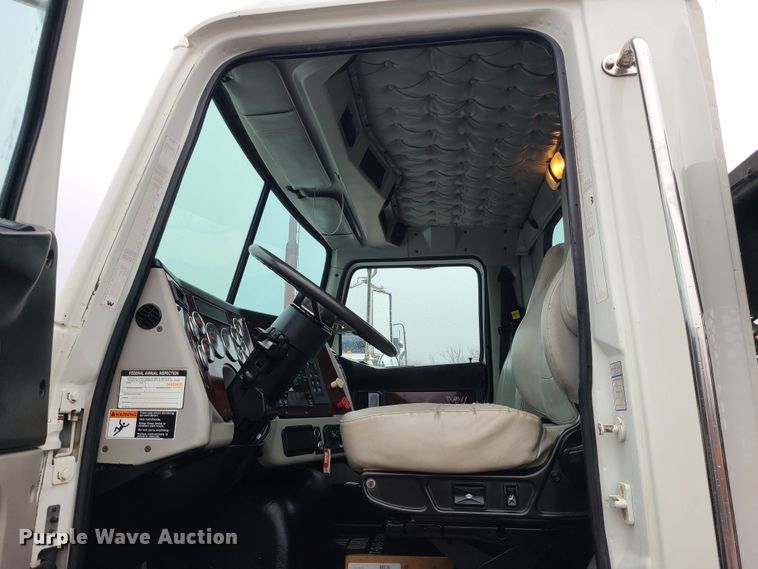 image for item LH9960 2014 Western Star 4700SB  crane truck