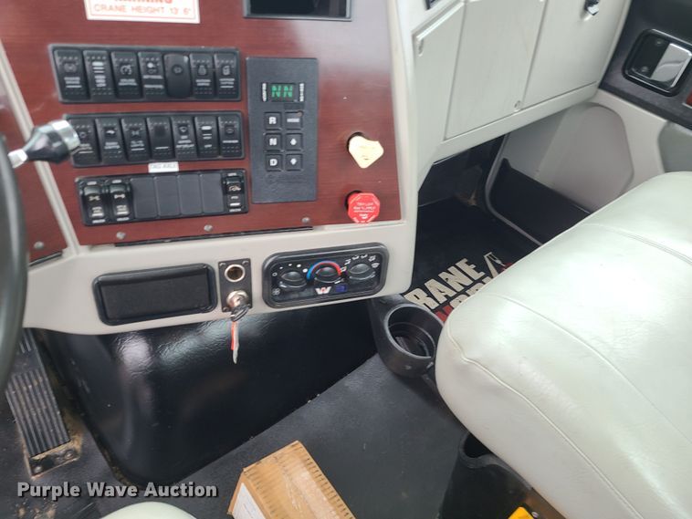 image for item LH9960 2014 Western Star 4700SB  crane truck