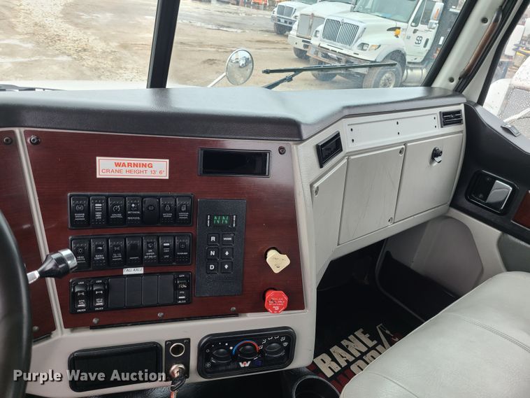 image for item LH9960 2014 Western Star 4700SB  crane truck