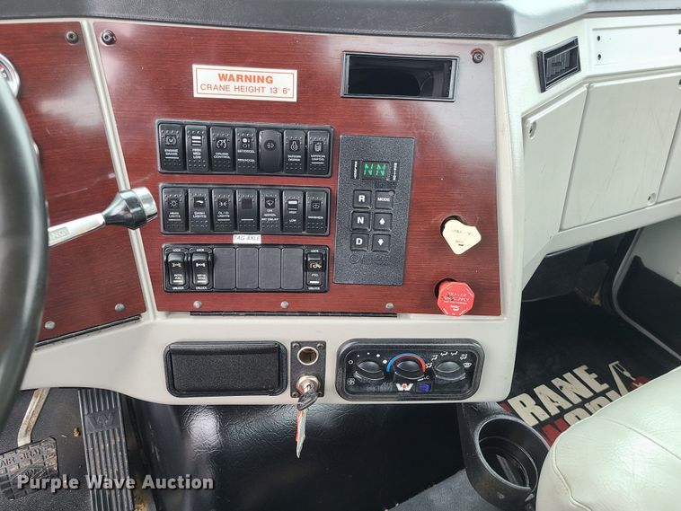 image for item LH9960 2014 Western Star 4700SB  crane truck