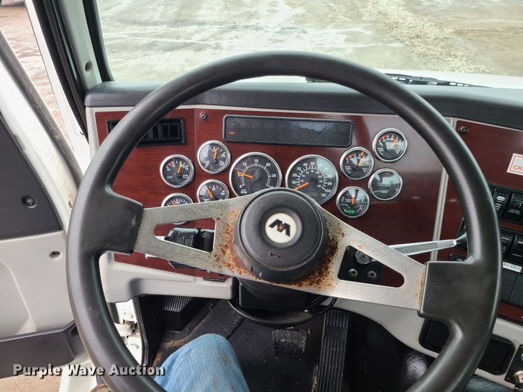 image for item LH9960 2014 Western Star 4700SB  crane truck