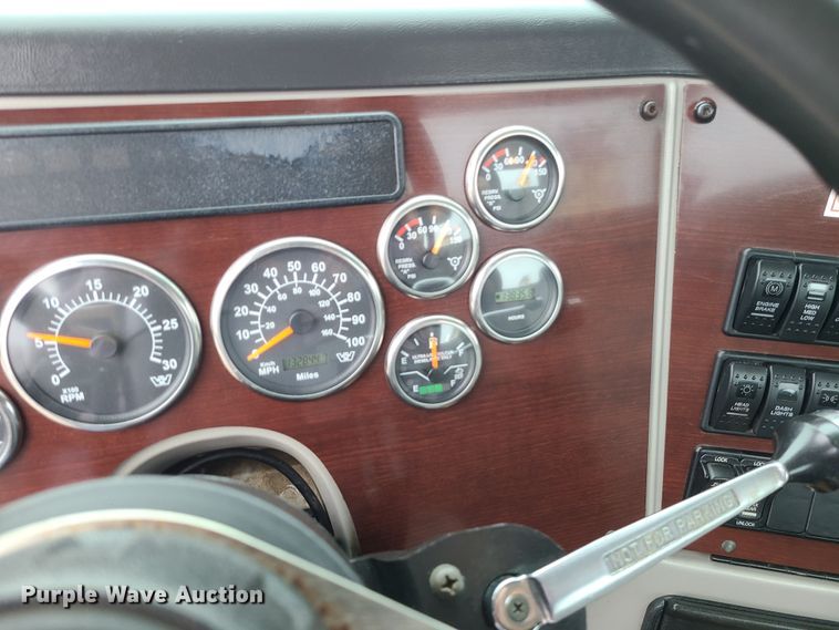 image for item LH9960 2014 Western Star 4700SB  crane truck