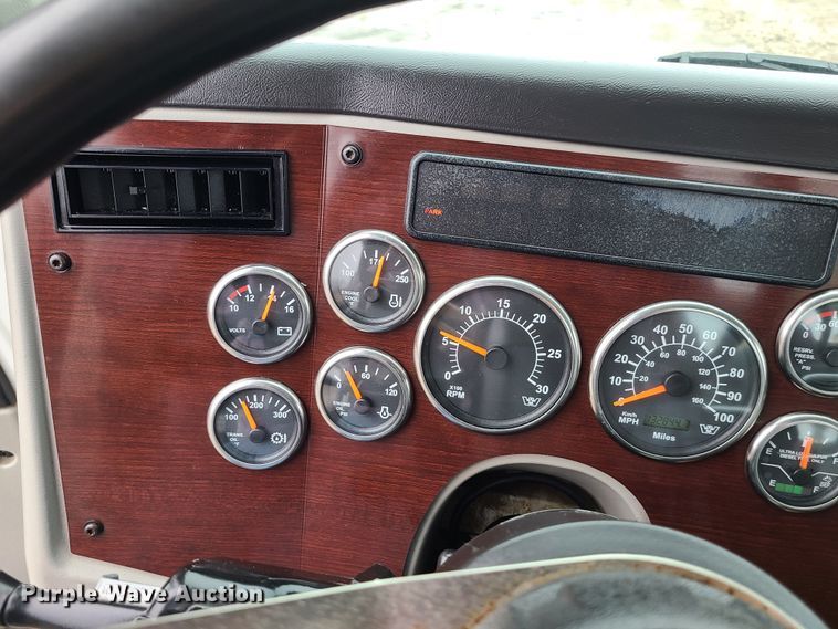 image for item LH9960 2014 Western Star 4700SB  crane truck