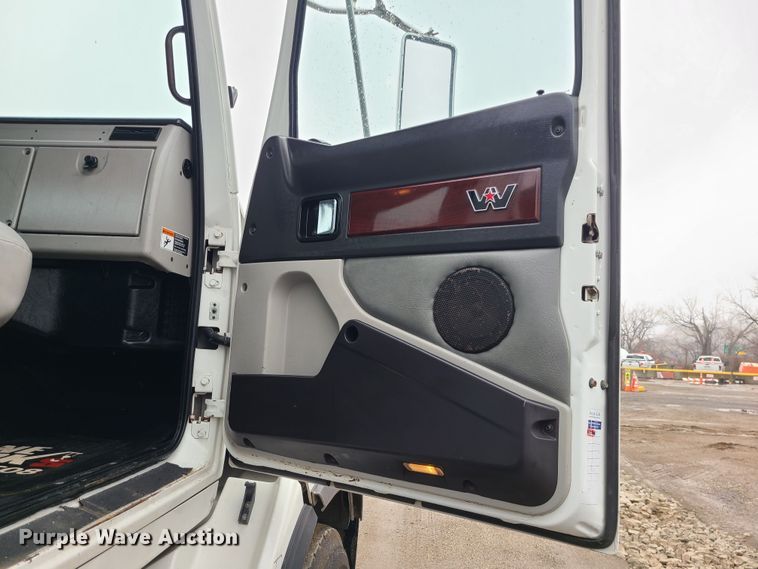 image for item LH9960 2014 Western Star 4700SB  crane truck