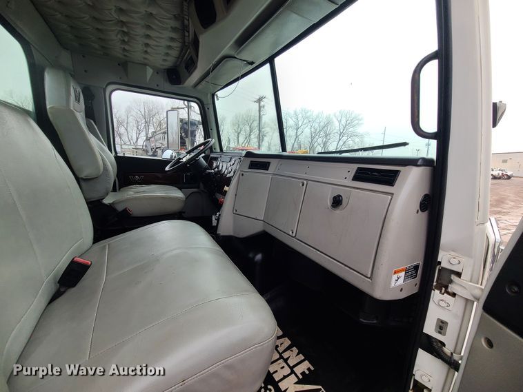 image for item LH9960 2014 Western Star 4700SB  crane truck