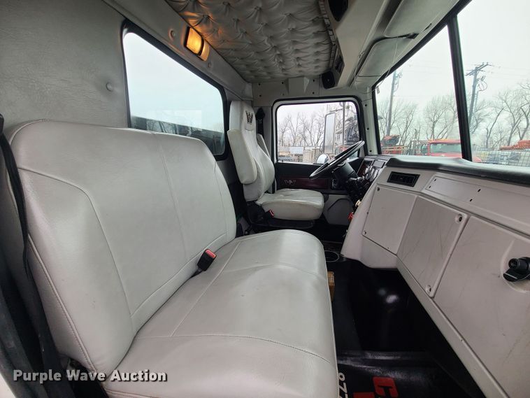 image for item LH9960 2014 Western Star 4700SB  crane truck