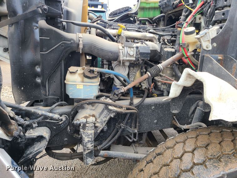 image for item LH9960 2014 Western Star 4700SB  crane truck