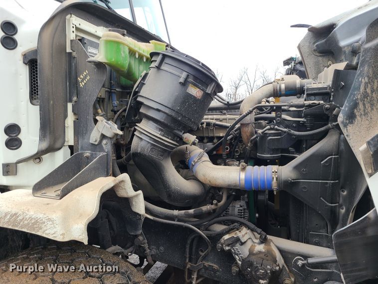 image for item LH9960 2014 Western Star 4700SB  crane truck