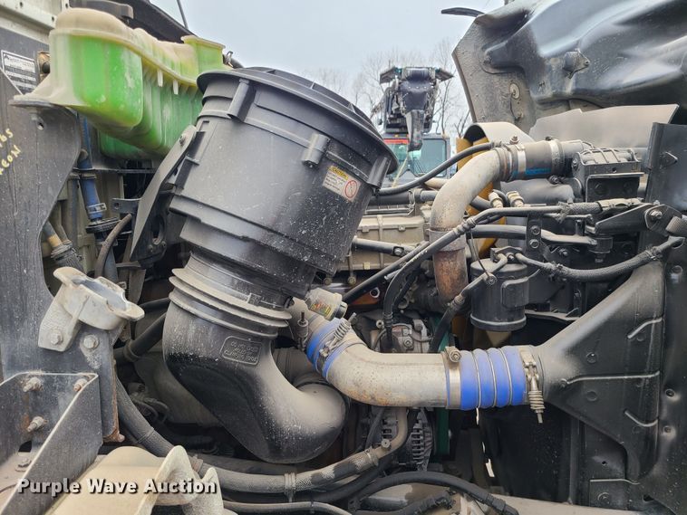 image for item LH9960 2014 Western Star 4700SB  crane truck