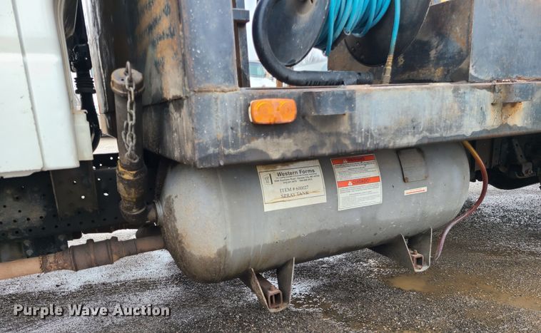 image for item LH9961 2016 Isuzu NPR  flatbed truck