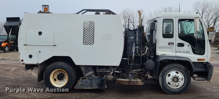 image for item LH9963 2002 GMC T7500  street sweeper truck