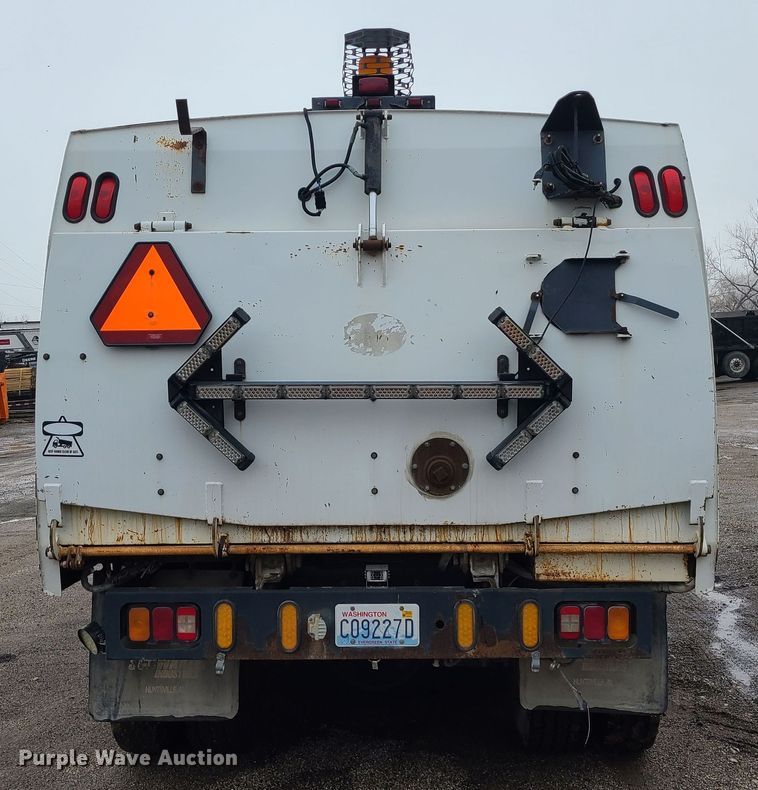 image for item LH9963 2002 GMC T7500  street sweeper truck