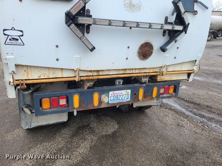 image for item LH9963 2002 GMC T7500  street sweeper truck