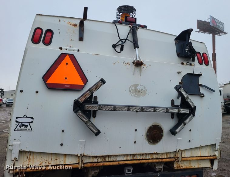 image for item LH9963 2002 GMC T7500  street sweeper truck