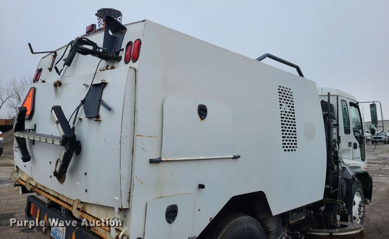 image for item LH9963 2002 GMC T7500  street sweeper truck