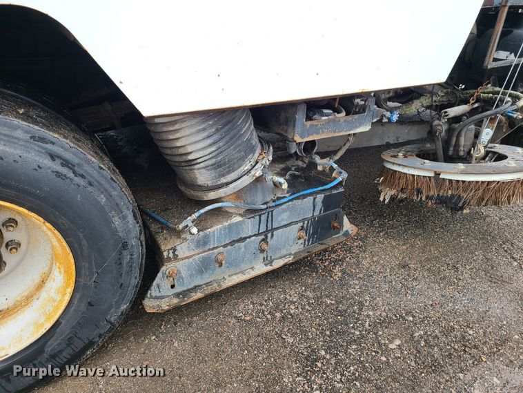 image for item LH9963 2002 GMC T7500  street sweeper truck