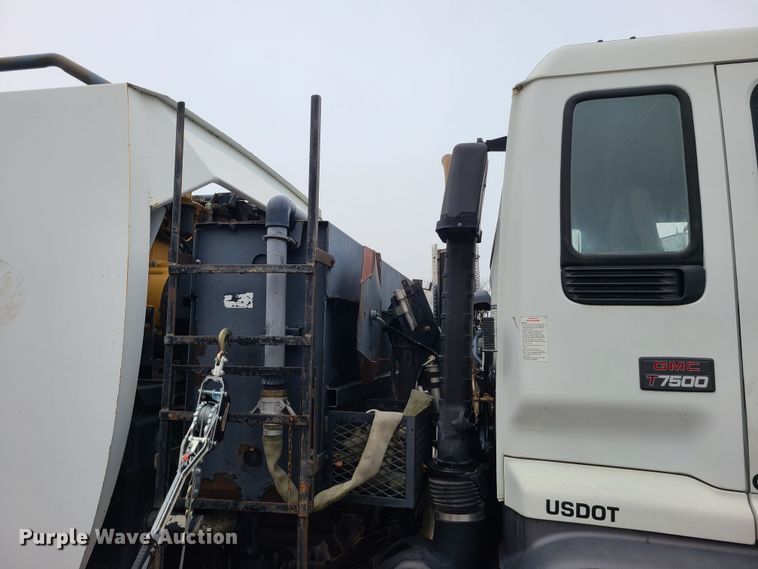 image for item LH9963 2002 GMC T7500  street sweeper truck
