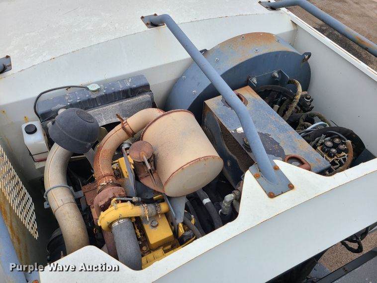 image for item LH9963 2002 GMC T7500  street sweeper truck