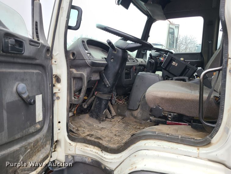 image for item LH9963 2002 GMC T7500  street sweeper truck