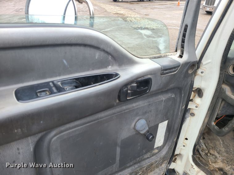 image for item LH9963 2002 GMC T7500  street sweeper truck