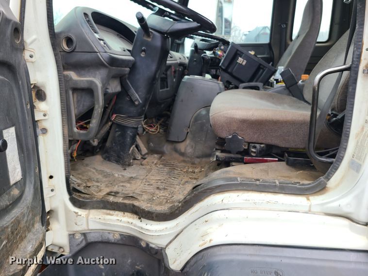 image for item LH9963 2002 GMC T7500  street sweeper truck