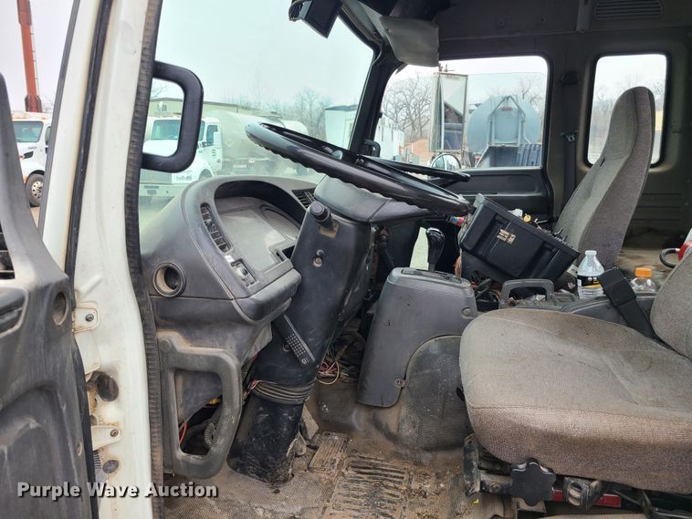 image for item LH9963 2002 GMC T7500  street sweeper truck