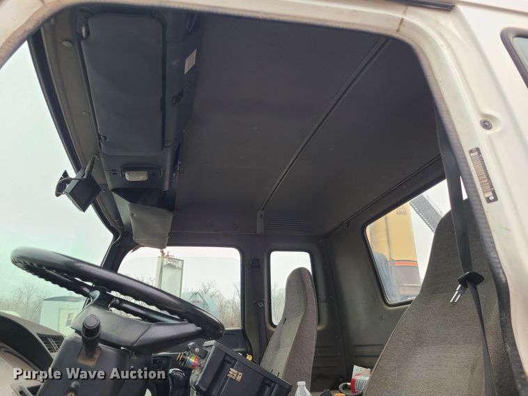 image for item LH9963 2002 GMC T7500  street sweeper truck