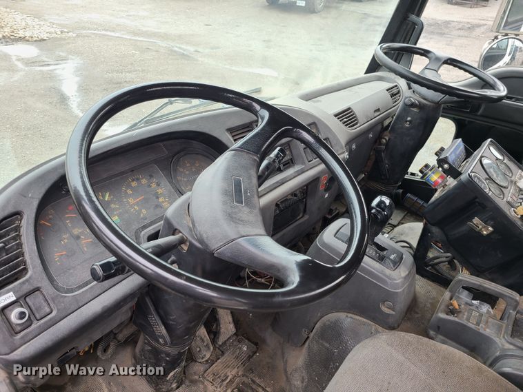 image for item LH9963 2002 GMC T7500  street sweeper truck