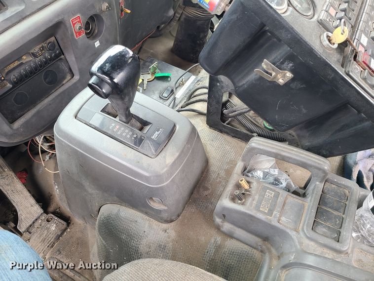 image for item LH9963 2002 GMC T7500  street sweeper truck