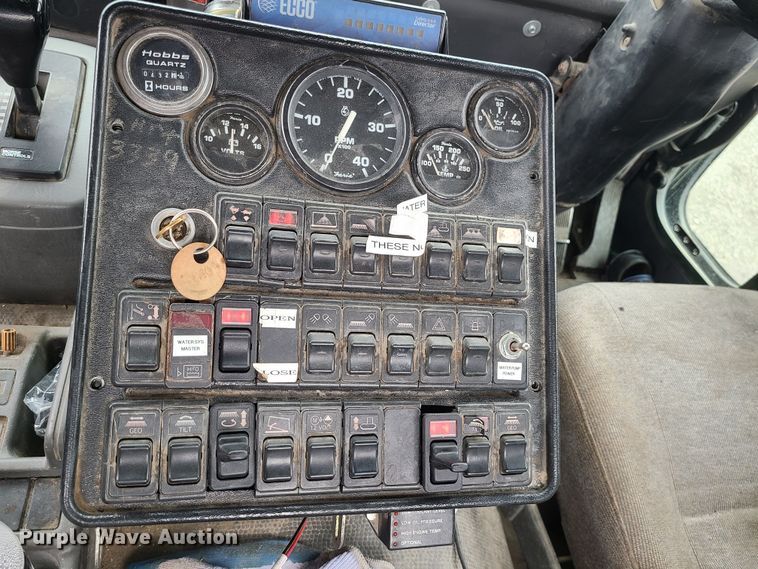 image for item LH9963 2002 GMC T7500  street sweeper truck