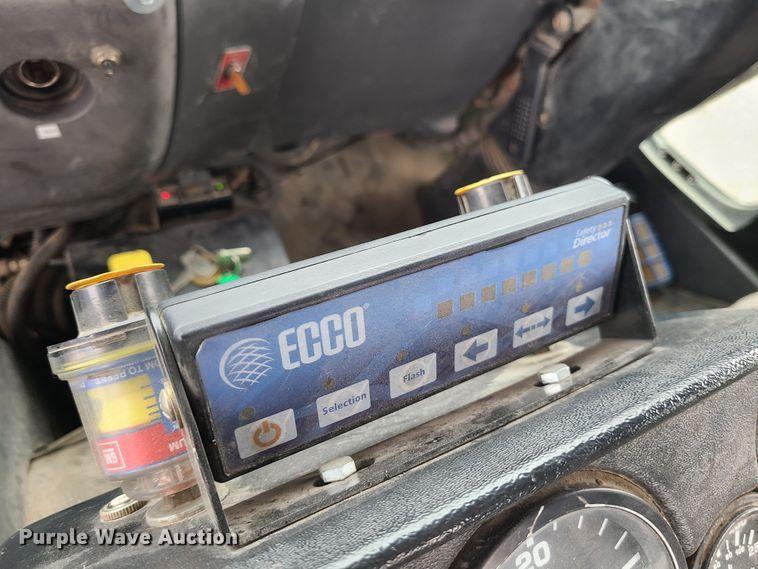 image for item LH9963 2002 GMC T7500  street sweeper truck