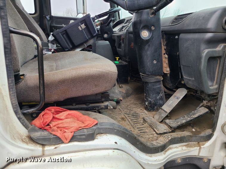 image for item LH9963 2002 GMC T7500  street sweeper truck