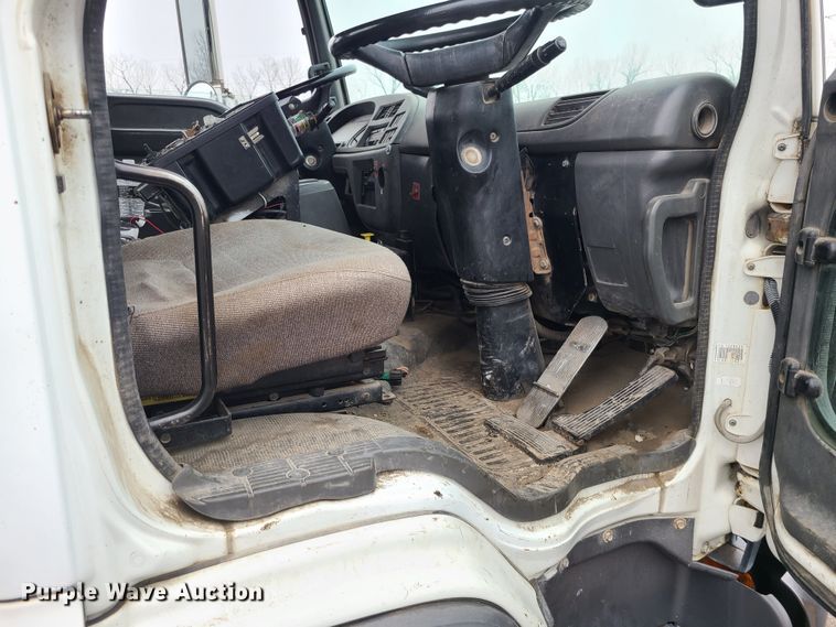 image for item LH9963 2002 GMC T7500  street sweeper truck