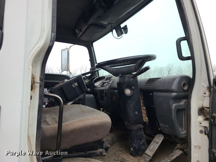 image for item LH9963 2002 GMC T7500  street sweeper truck