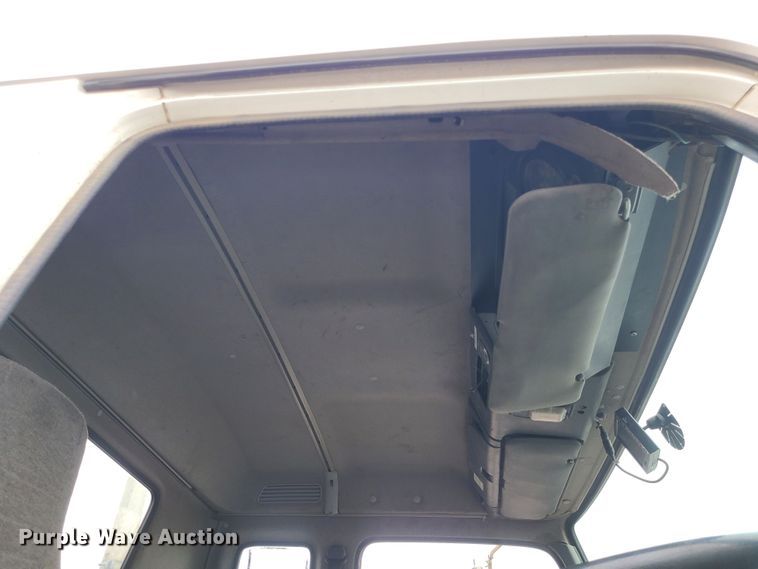 image for item LH9963 2002 GMC T7500  street sweeper truck