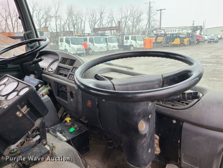 image for item LH9963 2002 GMC T7500  street sweeper truck