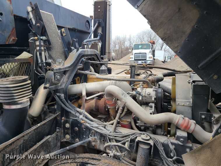 image for item LH9963 2002 GMC T7500  street sweeper truck