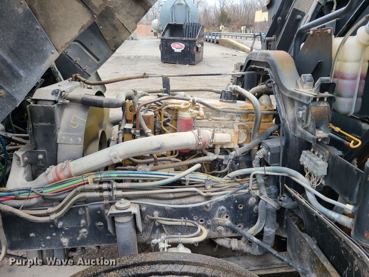 image for item LH9963 2002 GMC T7500  street sweeper truck