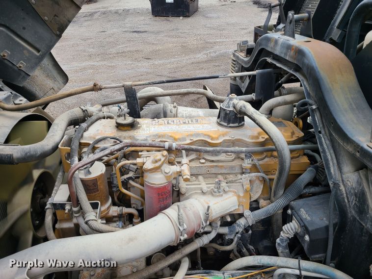 image for item LH9963 2002 GMC T7500  street sweeper truck