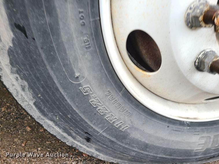 image for item LH9963 2002 GMC T7500  street sweeper truck