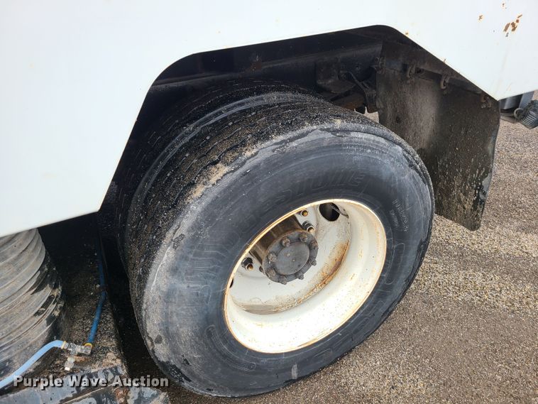 image for item LH9963 2002 GMC T7500  street sweeper truck