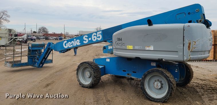 image for item LH9981 2007 Genie S-65  boom lift