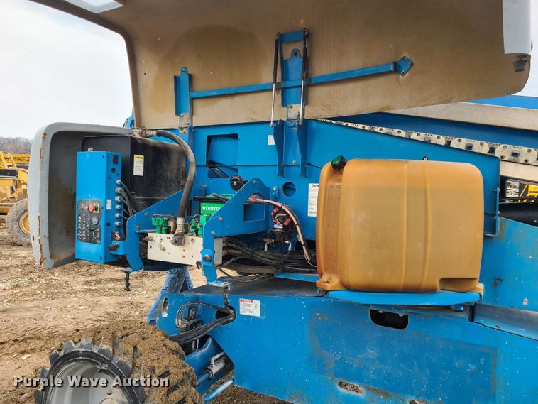 image for item LH9981 2007 Genie S-65  boom lift