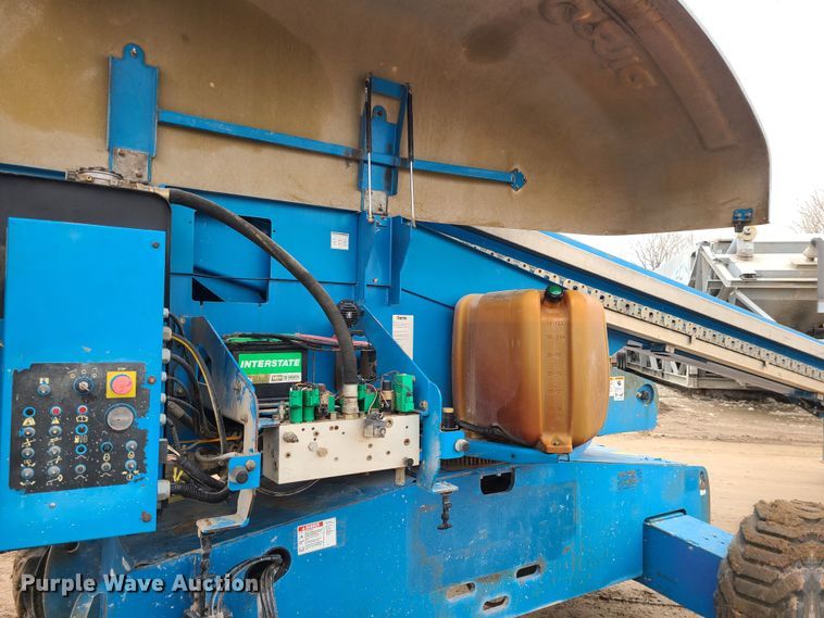 image for item LH9981 2007 Genie S-65  boom lift